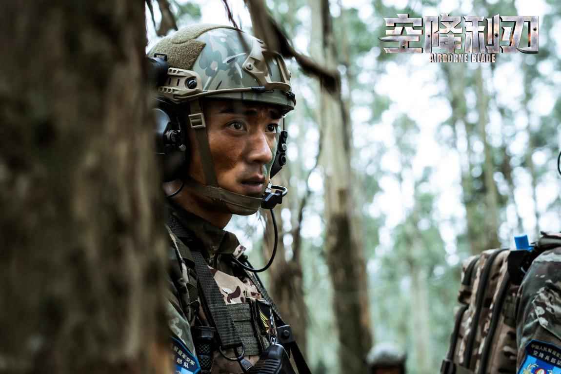 李岷城《空降利刃》分饰两角收获好评 用心演绎每一个脚色