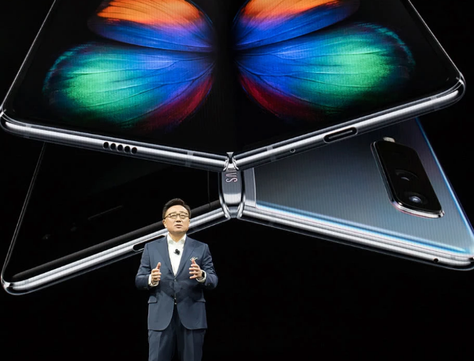 三星折叠手机翻车 小米推出壁画电视和全面屏电视