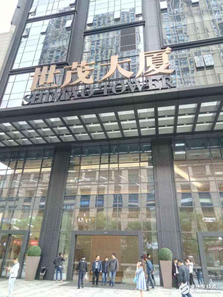 新闻头条:锤子科技最新动静：罗永浩和它的情怀锤子科技上演存亡时速