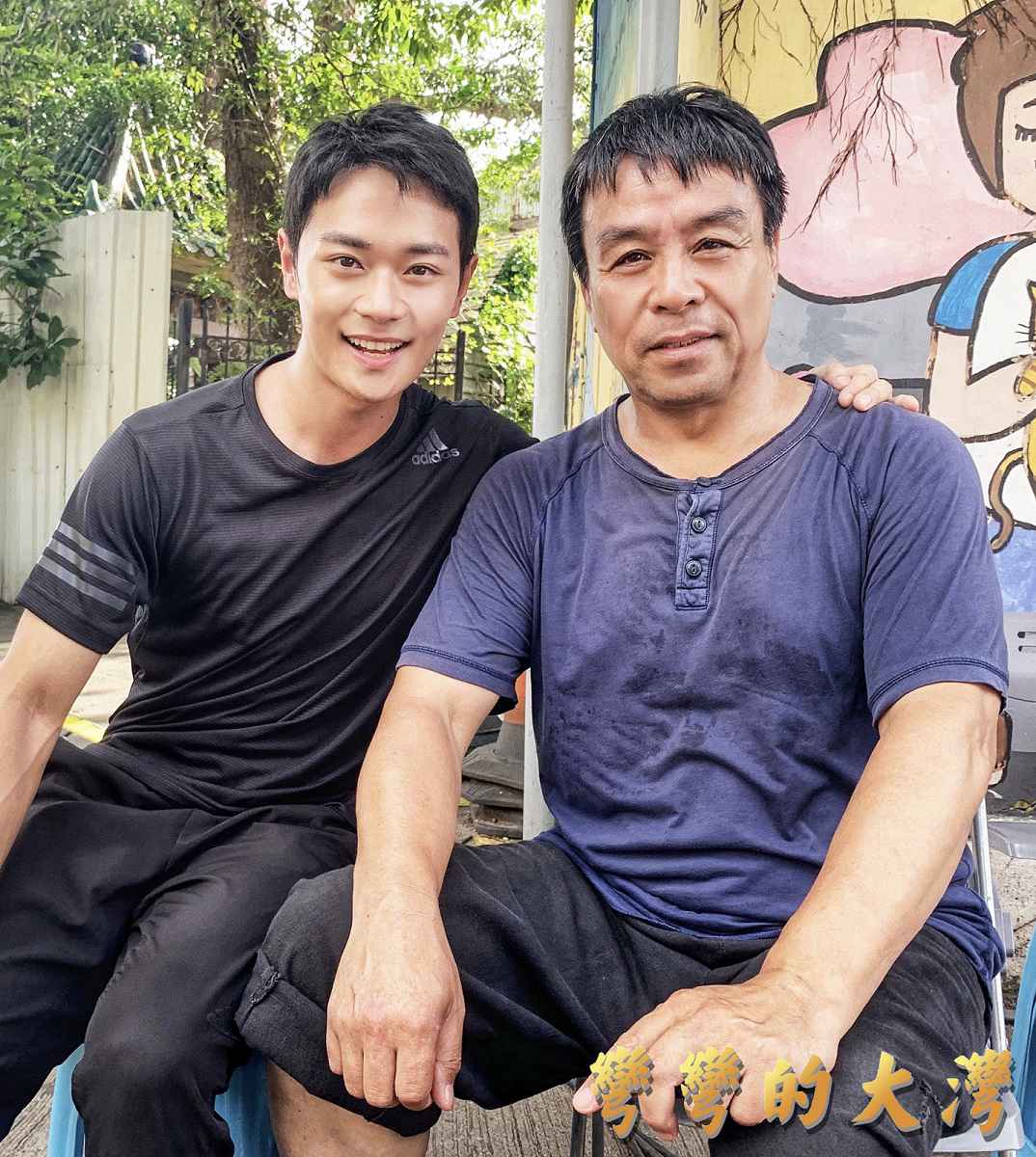 热点新闻:曹骏《弯弯的大湾》杀青 热血演绎有志青年励志传奇