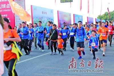 新闻头条:2万多选手齐聚韶城，2019韶关首届“全马”开跑