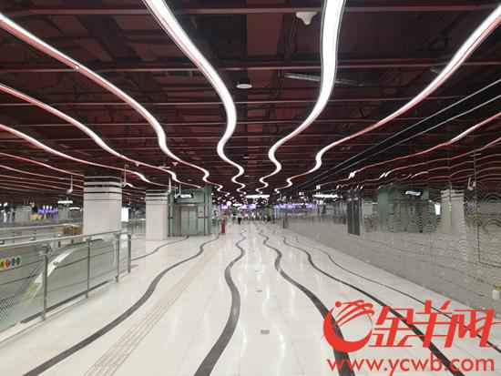 热文:别掉队！美男记者带你逛广州这个“可以游泳”的网红地铁站