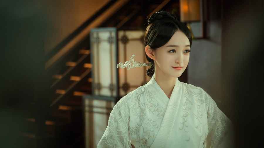 今日头条:何泓姗《凤弈》今天收官 生长型女主灵气爆棚