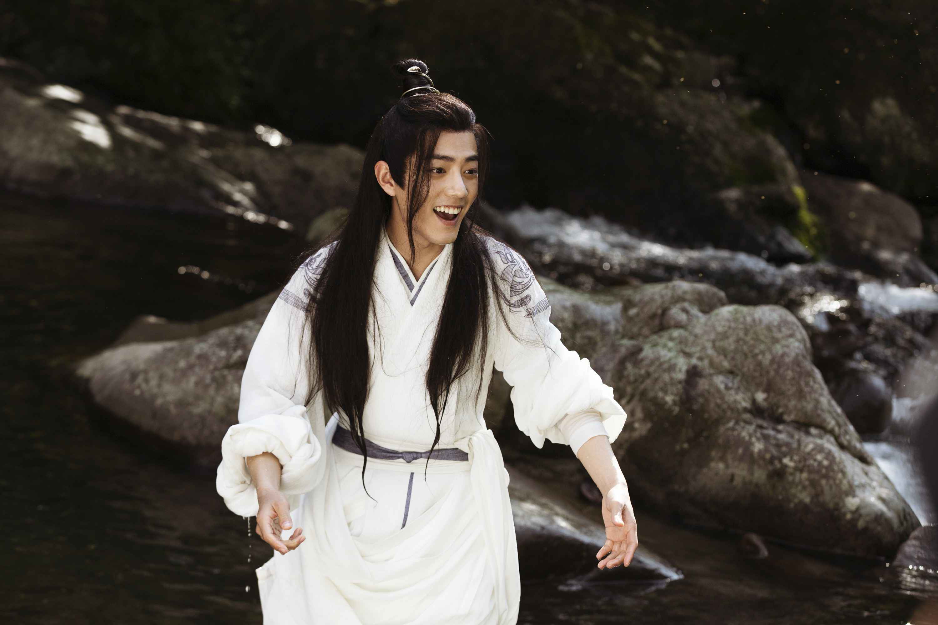 头条:《陈情令》热播 肖战魏无羡潇洒肆意少年气