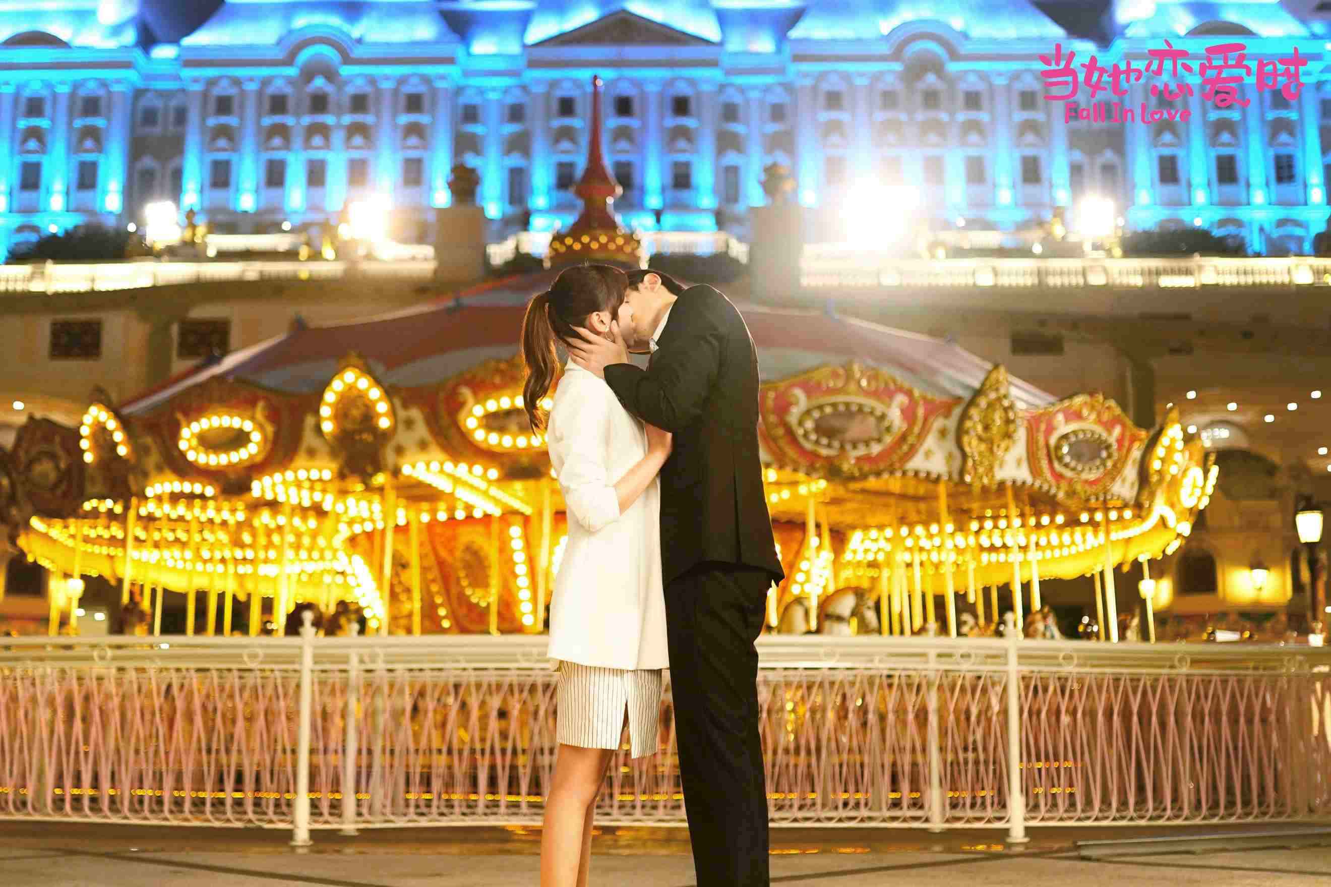 新闻头条:《当她爱情时》完美收官 “枫糖”甜蜜合体引爆观众热议