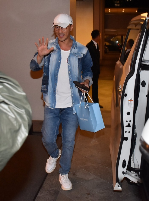 林峯与张馨月约会吃牛腩面 已排期注册成婚