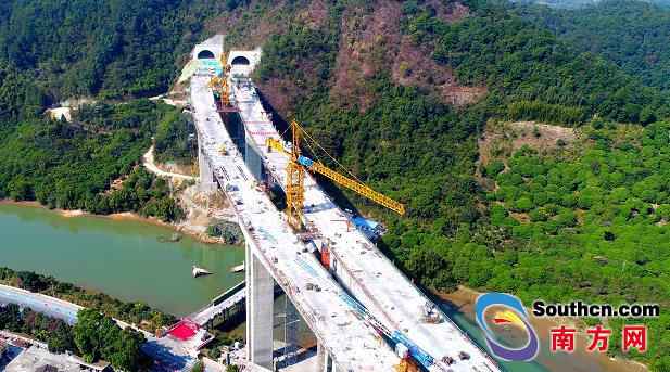 惠清高速流溪河特大桥顺利合龙