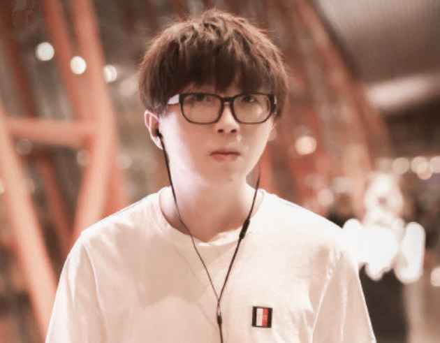 宝藏男孩毛不易又营业了！仿照小S心情包笑翻全场