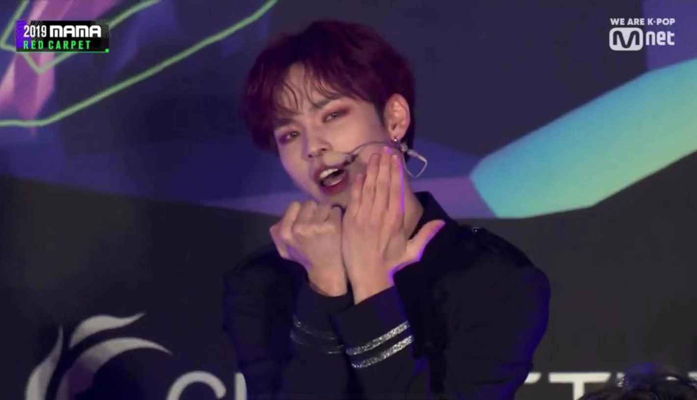 姚显着登上MAMA舞台 超强实力狂吸外洋粉