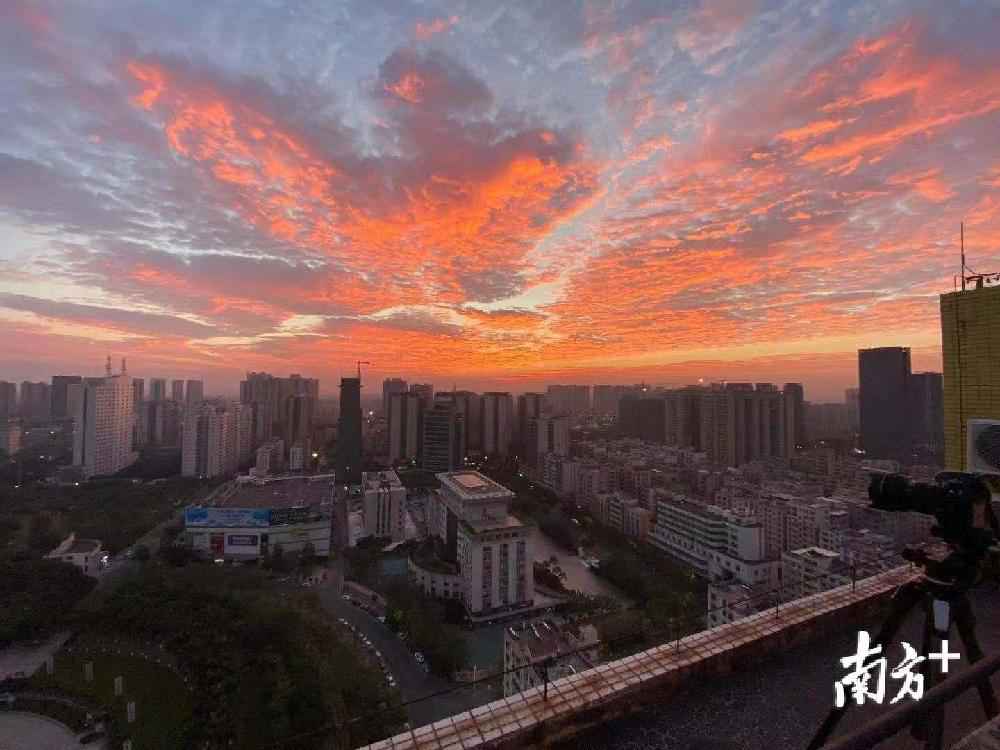 早上，大圣踏着五彩朝霞来接我……上班