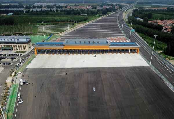  北京：清明高速免费通行 本周末交通压力大