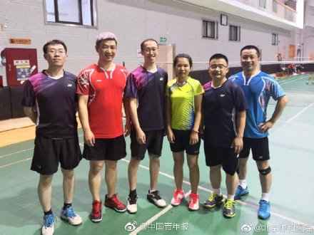  北京东单体育馆内六位协和大夫抢救猝死男性