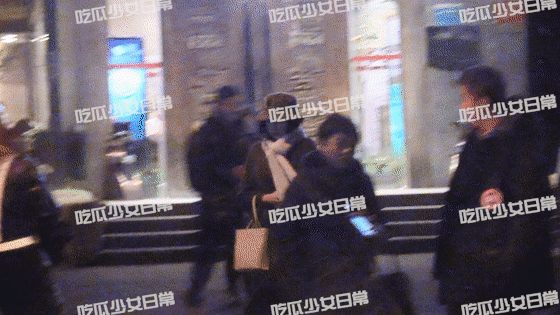 李亚鹏与生疏美男一同回家 与女友Susie情感生变？