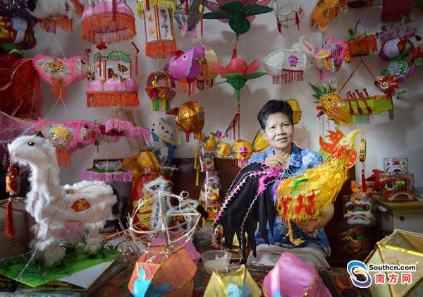 中秋寻访内行艺人 一双素手绕青竹 百盏花灯照朗月