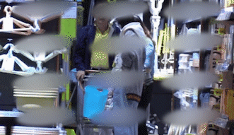 唐艺昕现身三亚被拍 疑与怙恃定心养胎中