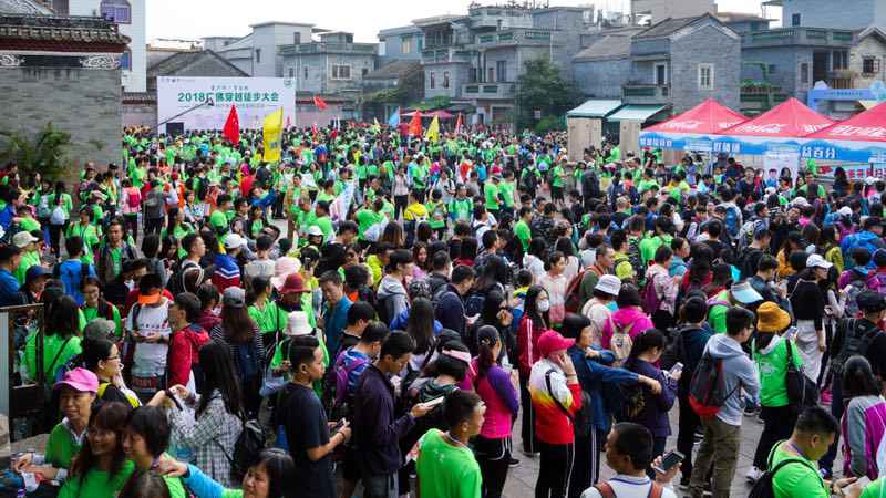 2018广佛穿越徒步大会在广州沙湾古镇出发进行