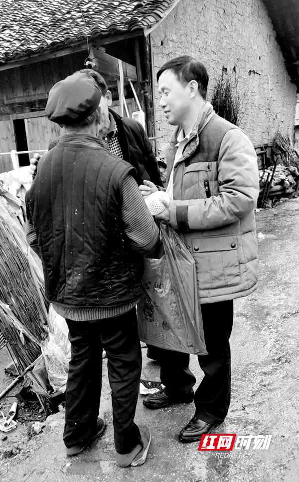 “向”阳而生丨纪委书记向纹画像：用生命践行扶贫初心