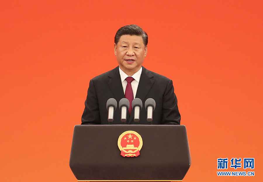 习近平向国度勋章和国度荣誉称谓得到者颁授勋章奖章并颁发重要发言