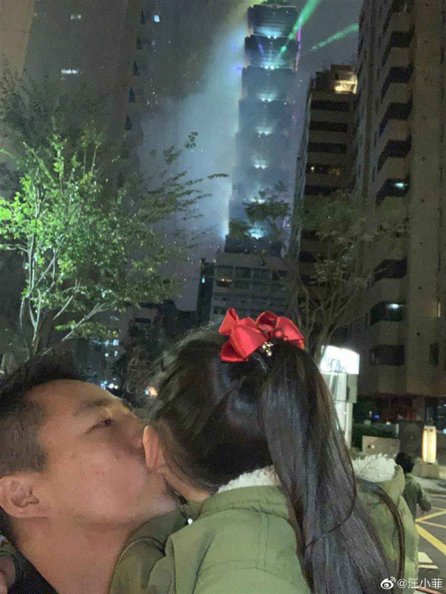 汪小菲台北跨年不见大S 甜吻她自招不是「好爸爸好老公」