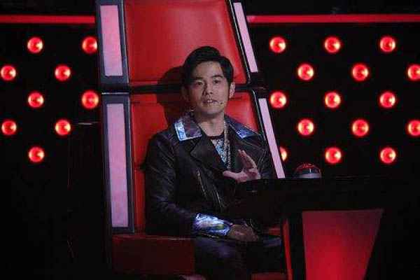 顶峰的周杰伦有多可怕 词曲经典到处颂扬