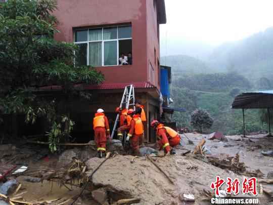 云南金平泥石流灾害致4人失联