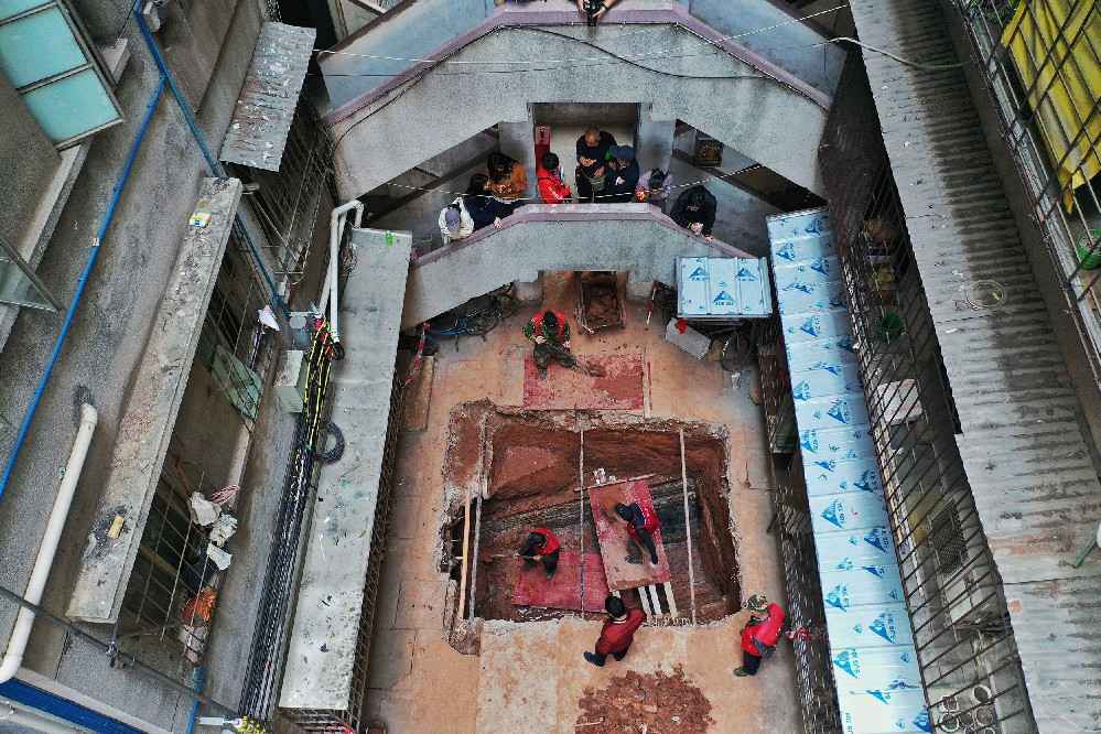 广州住民楼下掘出汉墓