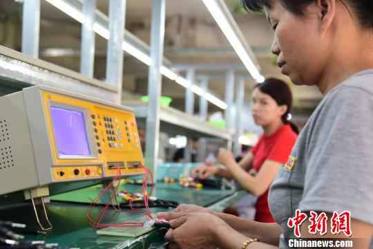 广西贫困户搬进县城 山里人成为“上班族”