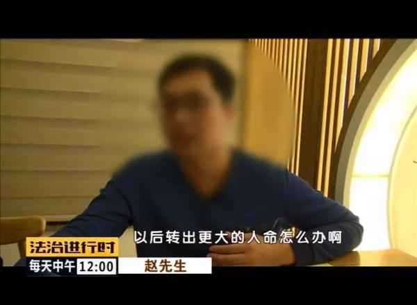  北京知名网红餐厅惹事：2米长玻璃砸中客人，身体受伤