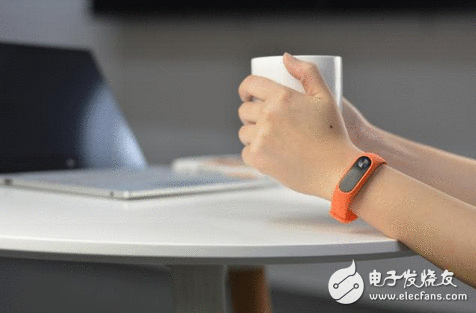 手环你选华为荣耀手环照旧小米手环 比拟一下谁是腕上新宠