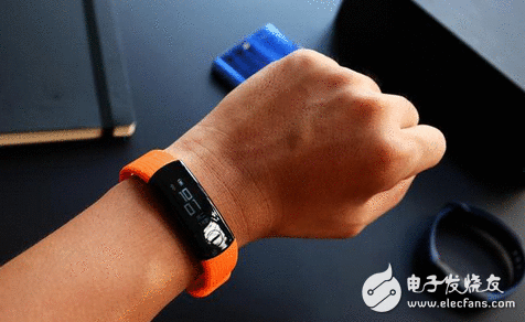 手环你选华为荣耀手环照旧小米手环 比拟一下谁是腕上新宠