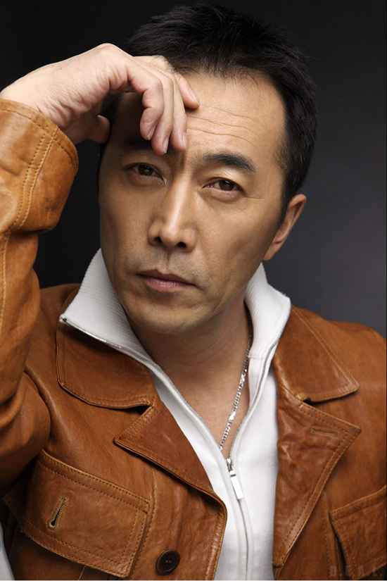 《南边有乔木》热播，老戏骨郑晓宁变身爱情专家