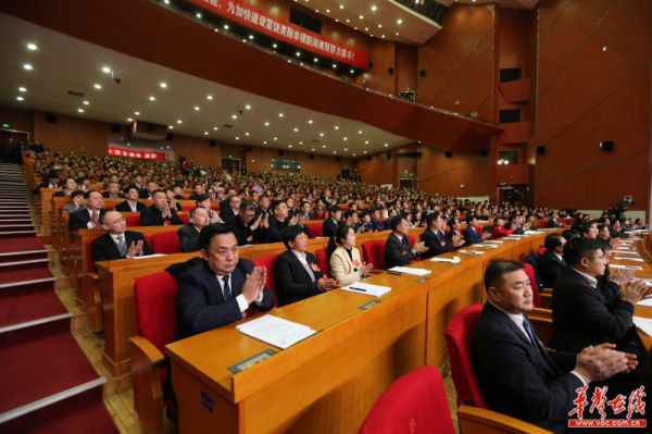 湖南省十三届人大三次会议举行第二次全体会议