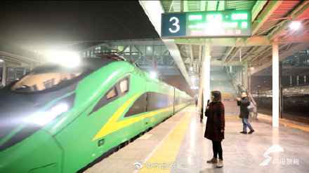  “绿巨人”来了！菏泽迎来首趟动车组 前往北京时间将明明缩短