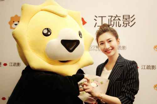 苏宁牵手江疏影，包场《爱情先生》不足还要抢走女