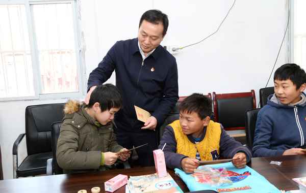 共青团安徽省委开展直属构造党员勾当日暨义务植树勾当