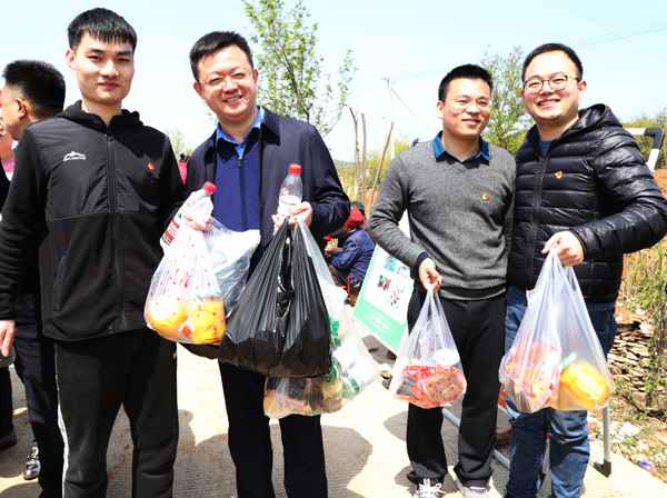 共青团安徽省委开展直属构造党员勾当日暨义务植树勾当