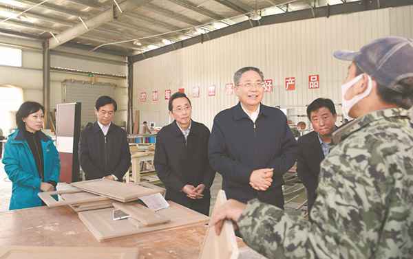 僵持在常态化疫情防控中全面规复出发糊口秩序 抓紧抓实抓细脱贫攻坚复工复发生态环保