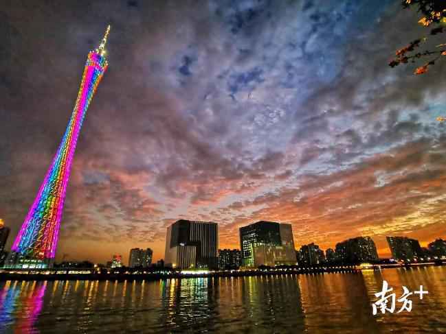 早上的七色祥云，黄昏又来接你下班了