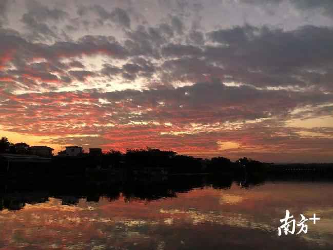 早上的七色祥云，黄昏又来接你下班了