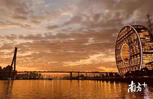 早上的七色祥云，黄昏又来接你下班了