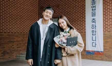 《机警牢房糊口》中郑秀晶吻戏30次 狂吻朴海秀