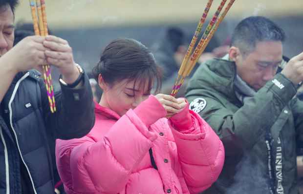 《国宝奇旅》开机 袁姗姗穿粉色外套激萌出镜