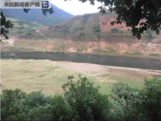 贵州贞丰县一船只产生侧翻，6人死12人失联