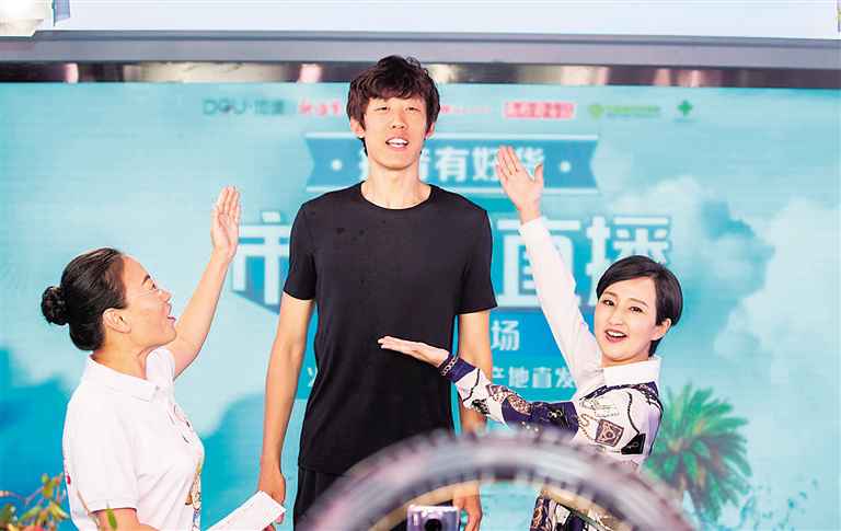 海口副市长直播带货火山荔枝 开播仅5分钟 荔枝售出万单