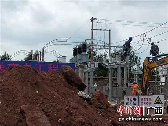 崇左凭祥供电局全力冲刺抵边村寨工程建树