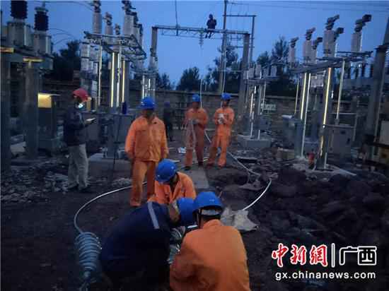 崇左凭祥供电局全力冲刺抵边村寨工程建树