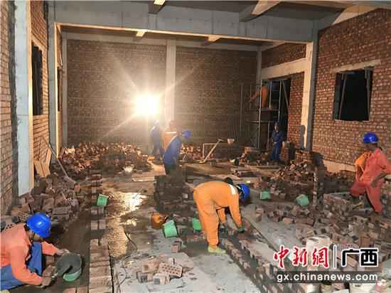 崇左凭祥供电局全力冲刺抵边村寨工程建树