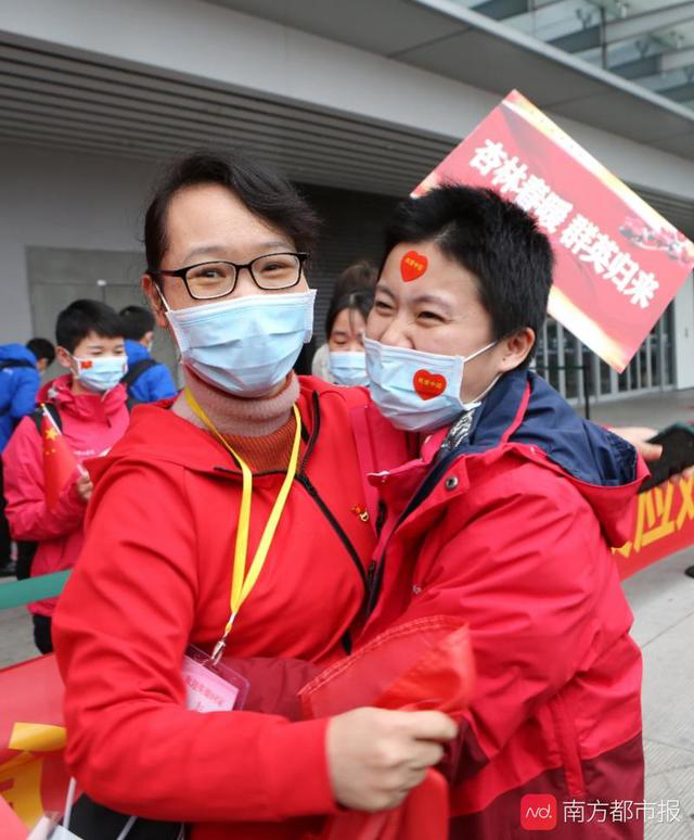 85名援助武汉医疗队员平安返粤 年数最小仅23岁