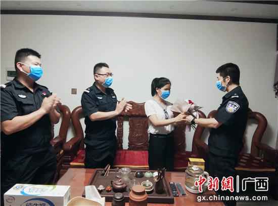 广西南疆警营520上演别样温情广告