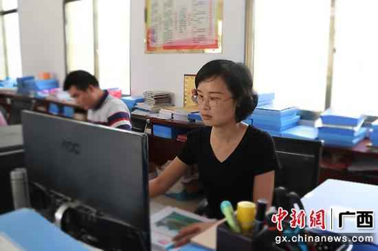 武宣县二塘镇小林村驻村第一书记黎子君：村民的“贴心书记”